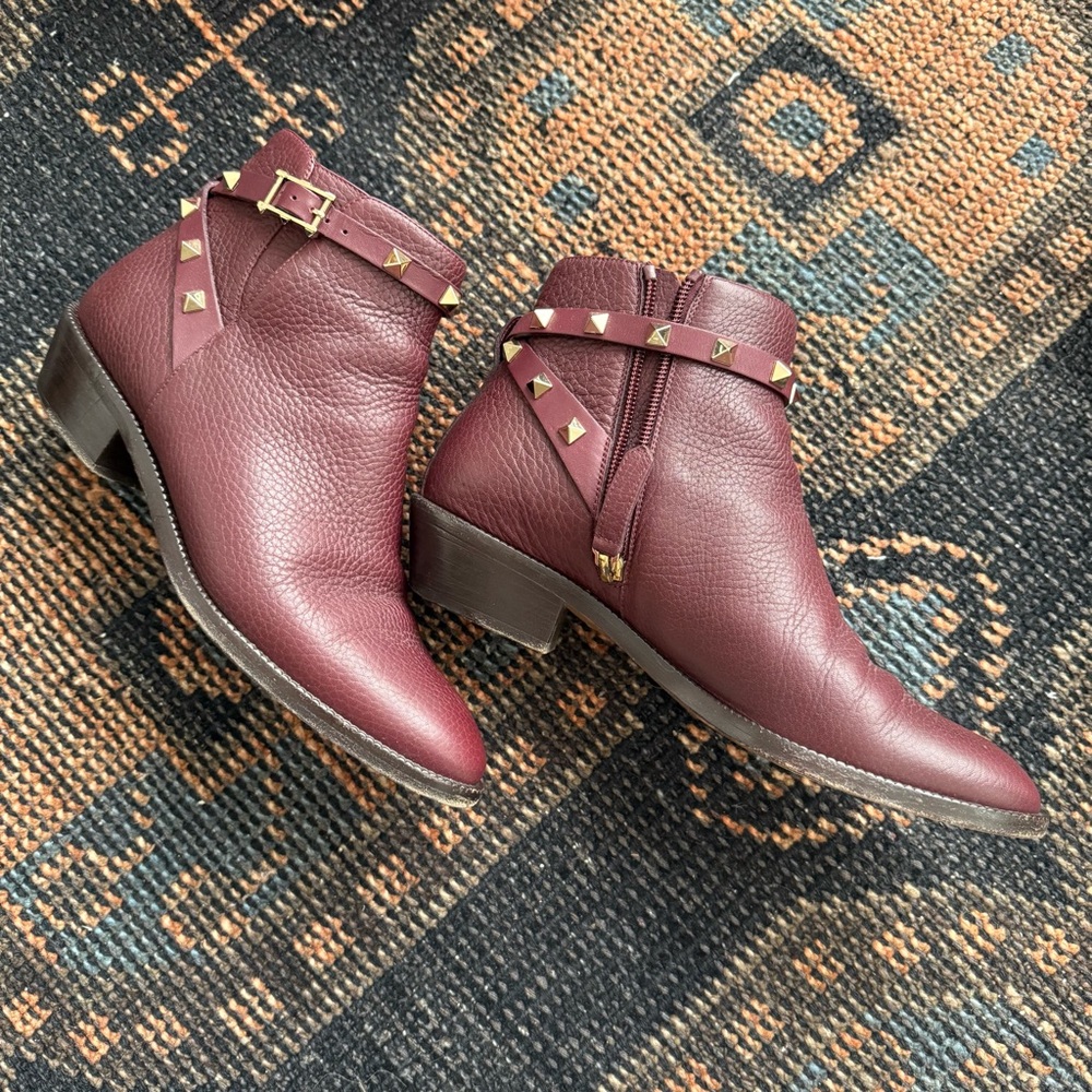 Valentino Garavani Burgundy Heeled Boots - Picture 7 of 15